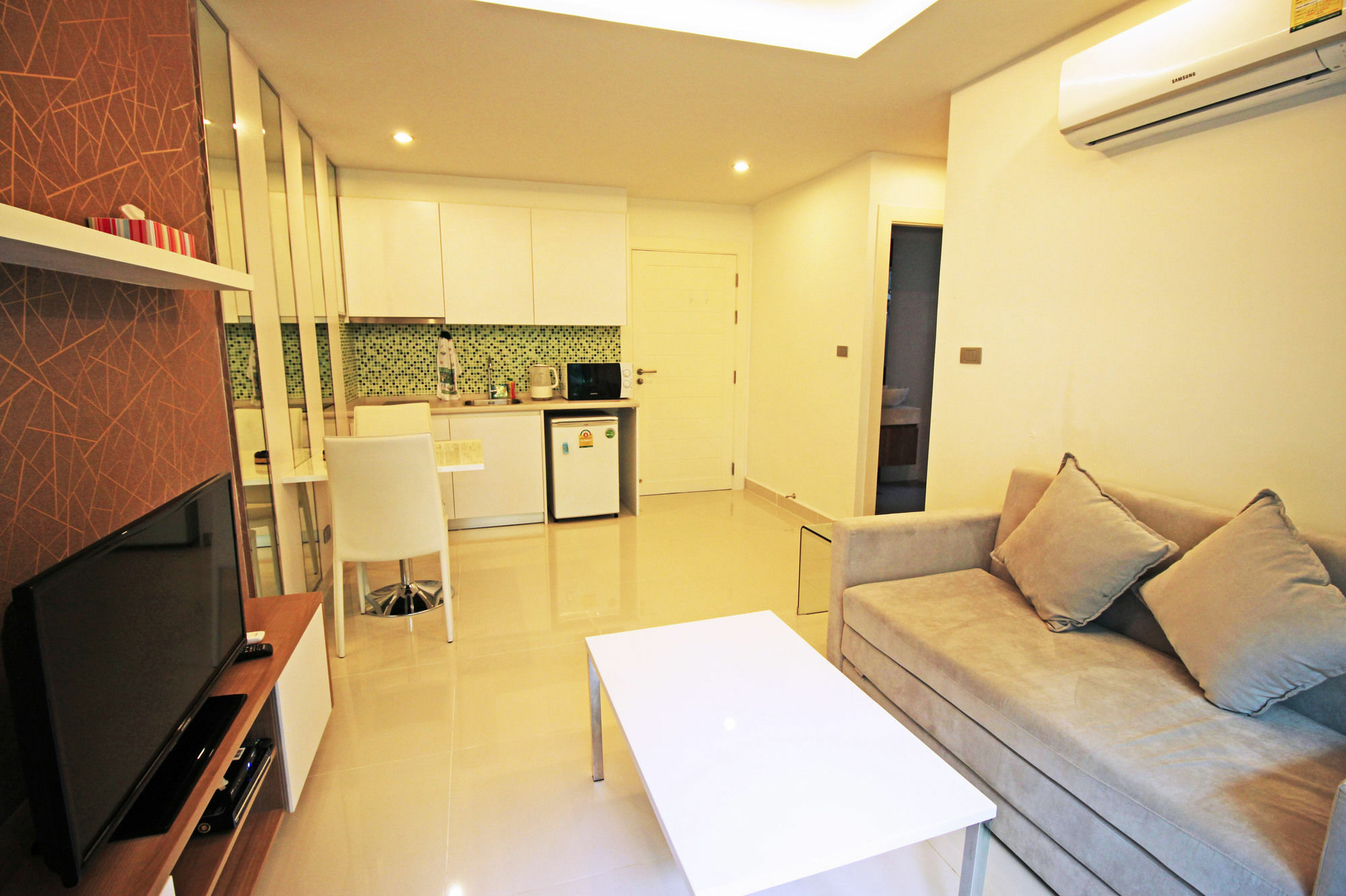 Amazon Residence By Pattaya Sunny Rentals Haat Jomtien Eksteriør bilde