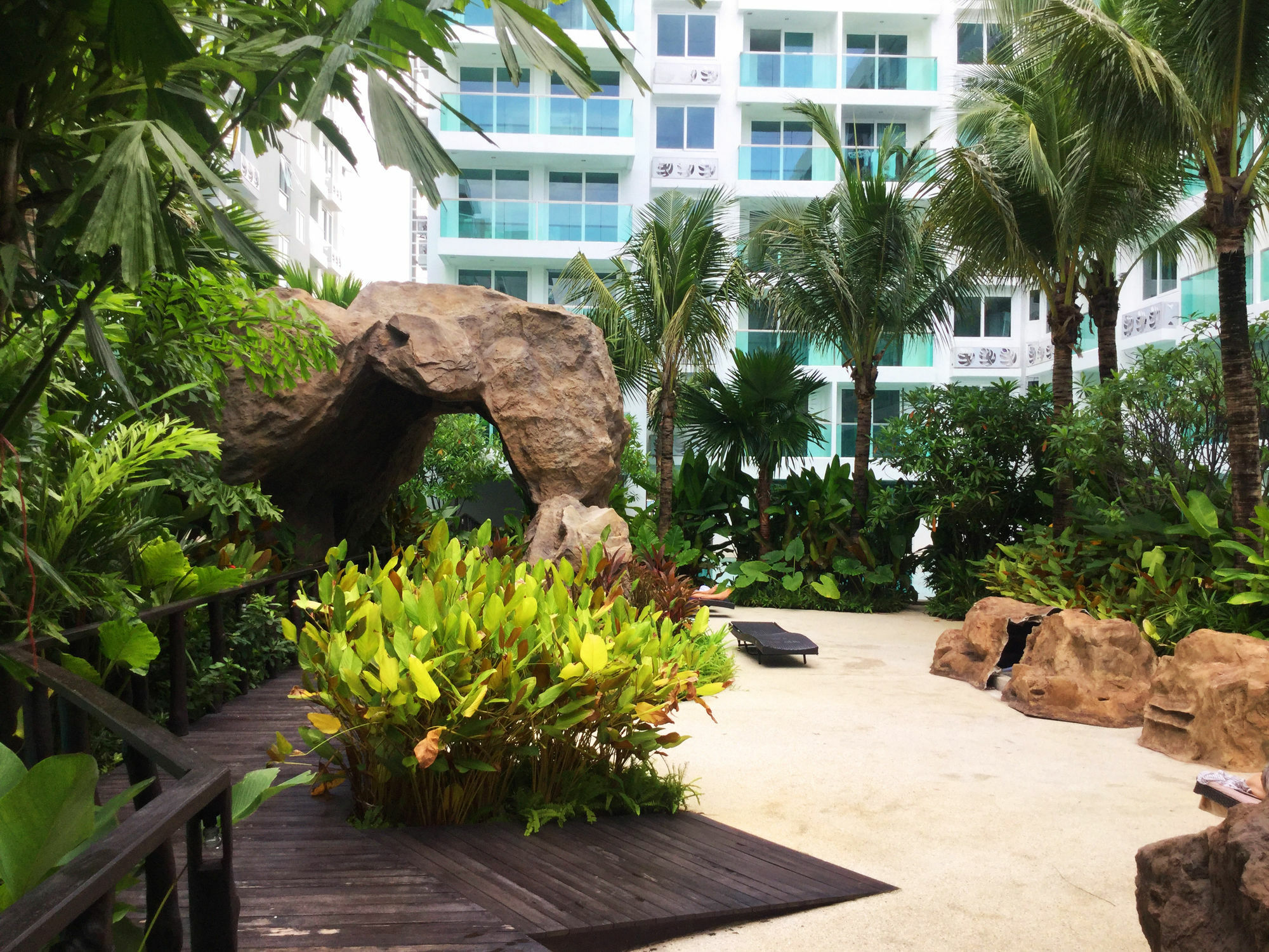 Amazon Residence By Pattaya Sunny Rentals Haat Jomtien Eksteriør bilde