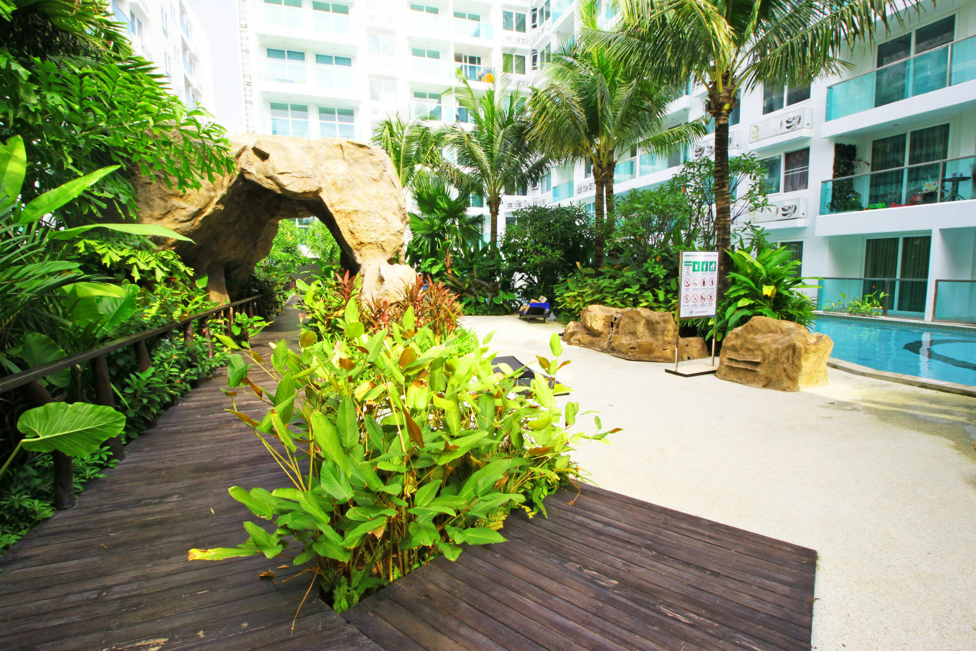 Amazon Residence By Pattaya Sunny Rentals Haat Jomtien Eksteriør bilde